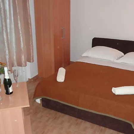 12144d Apartment *